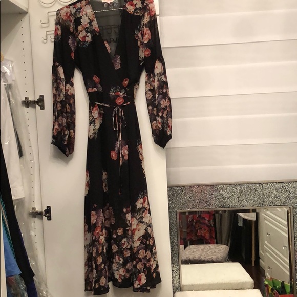 Dresses - Picture 2 of 2